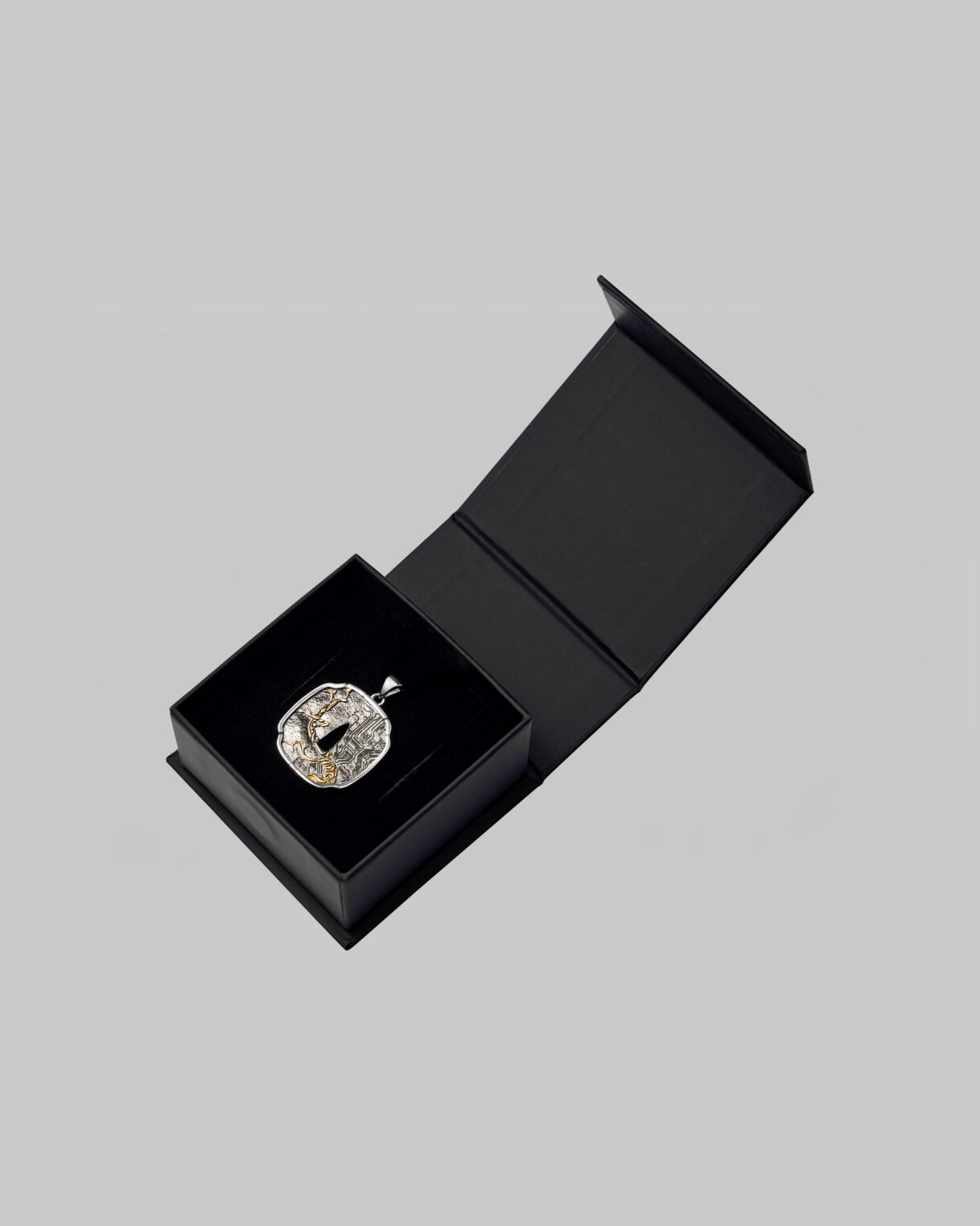 ПОДВЕСКА HATTORI